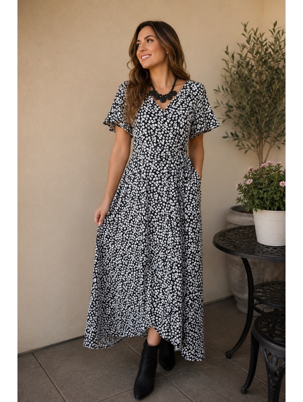 Fortune + Ivy Women’s M Black White Floral Faux Wrap Maxi Dress Flutter Sleeve